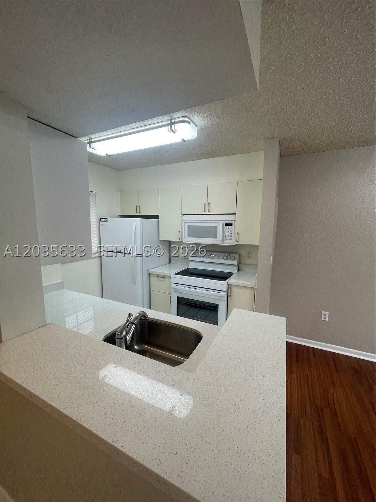 LAKEVIEW CLUB CONDO - Residential Lease