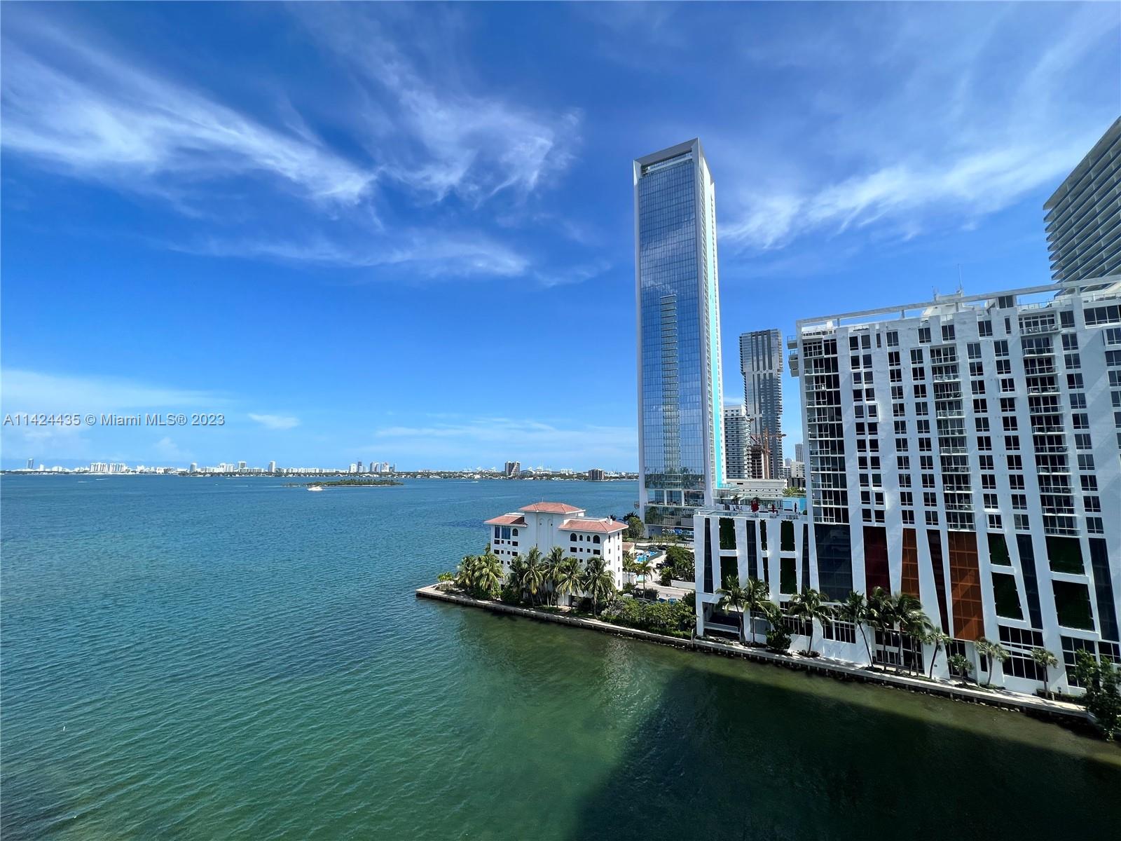 Stunning Penthouse in Moon Bay Condominium! Enjoy breathtaking views of the bay and city from this remarkable unit. The space is incredibly spacious. Revel in the modern luxury of stainless steel appliances in the kitchen. This boutique building offers amenities, including a terrace, pool, gym, and covered parking. Embrace the finest living experience in this exceptional location.