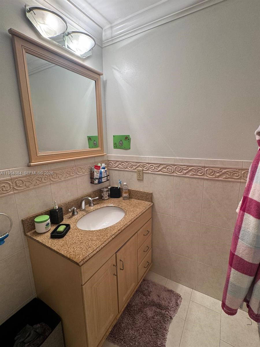 CENTRE COURT CONDO - Residential