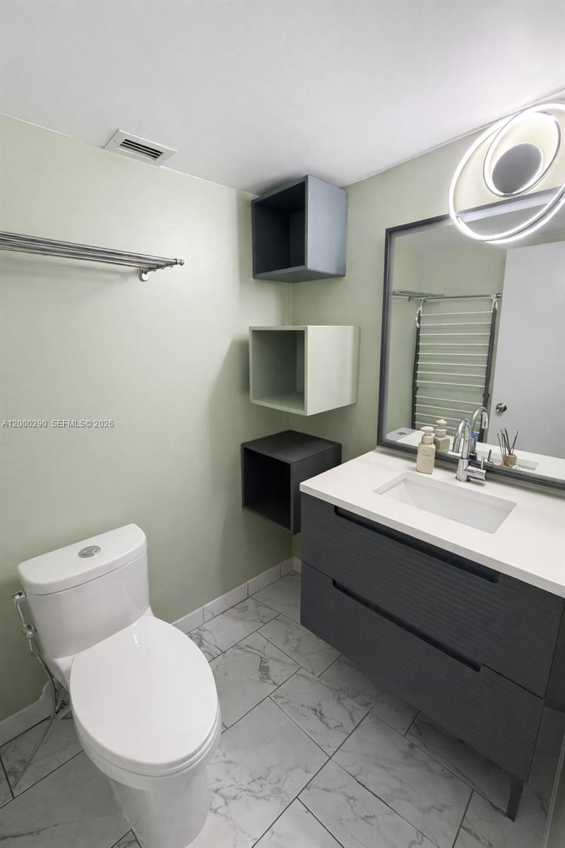 HALLMARK OF HOLLYWOOD CON - Residential