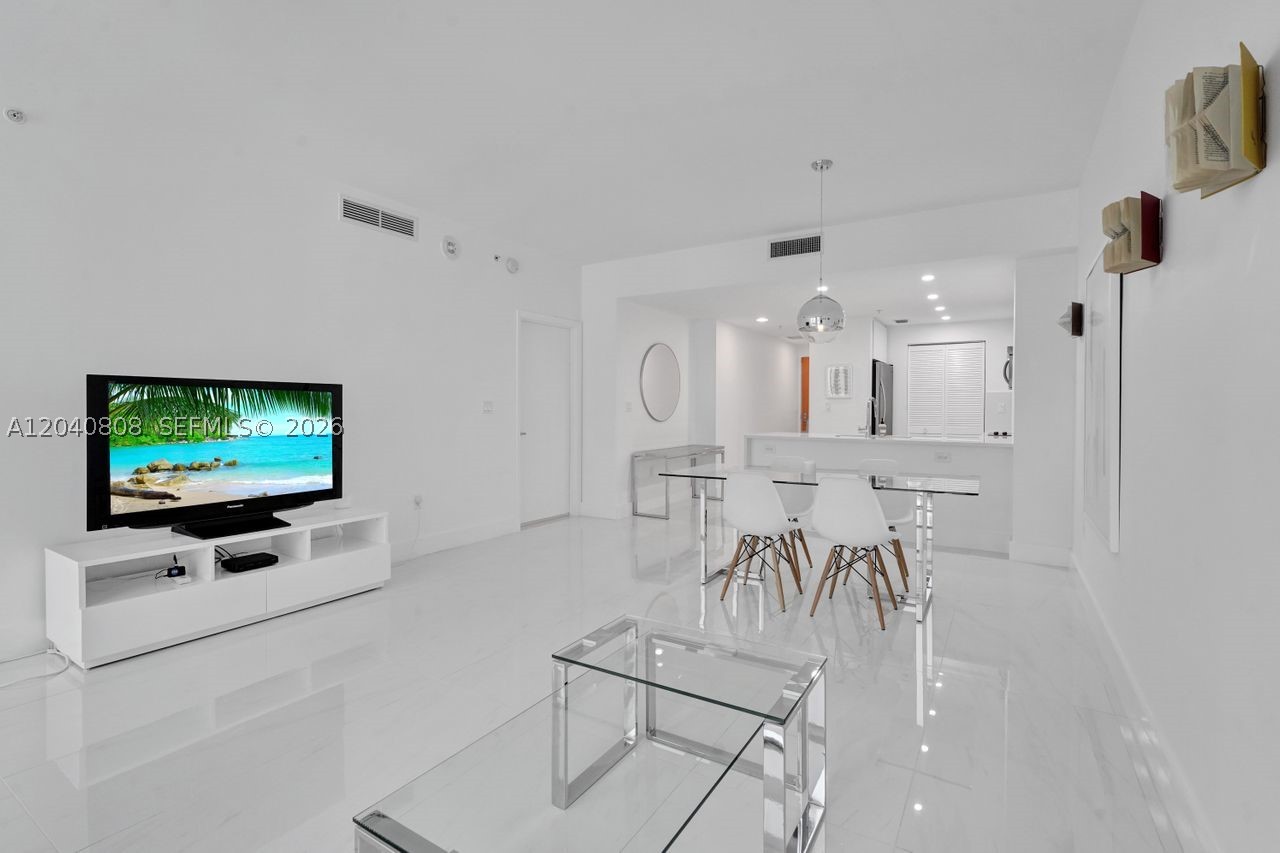 VIZCAYNE NORTH CONDO - Residential Lease