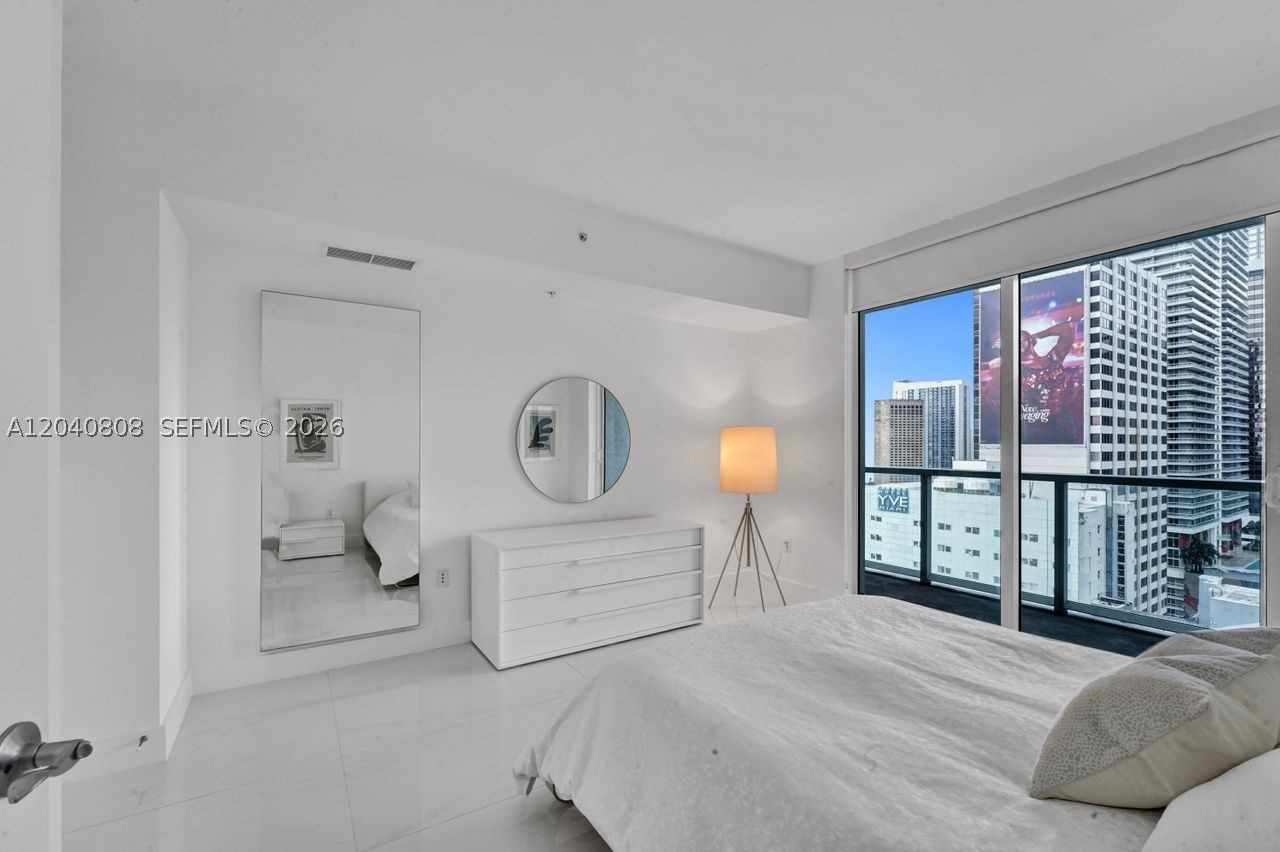 VIZCAYNE NORTH CONDO - Residential Lease