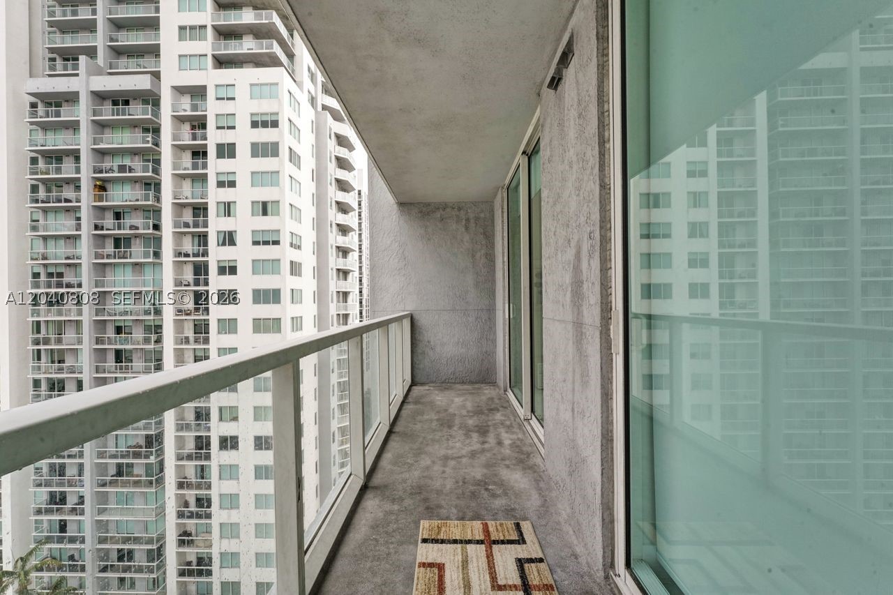 VIZCAYNE NORTH CONDO - Residential Lease
