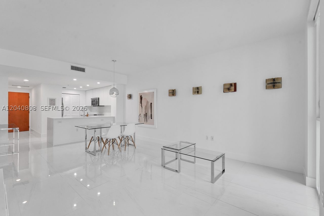 VIZCAYNE NORTH CONDO - Residential Lease