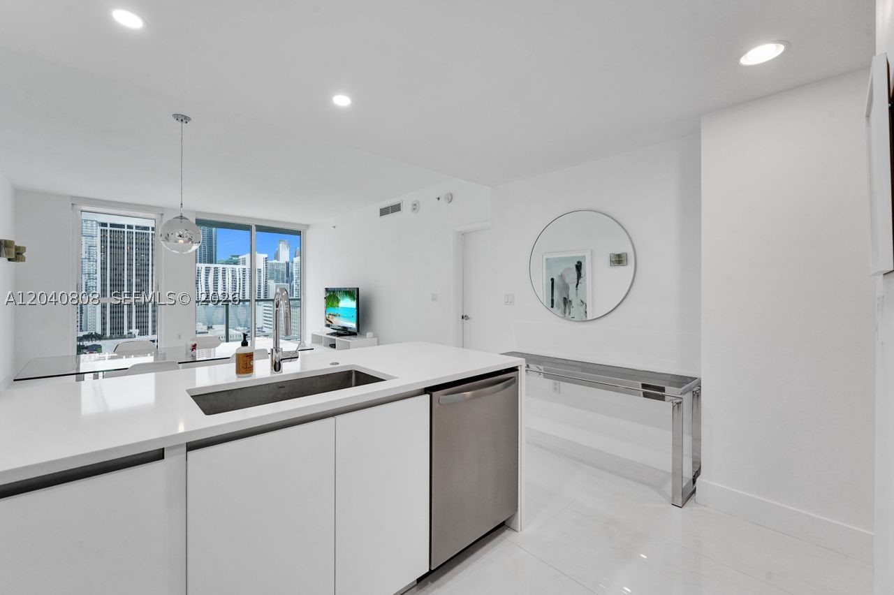 VIZCAYNE NORTH CONDO - Residential Lease