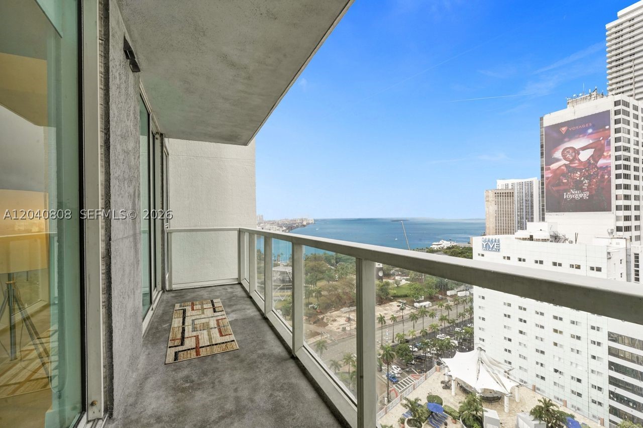 VIZCAYNE NORTH CONDO - Residential Lease