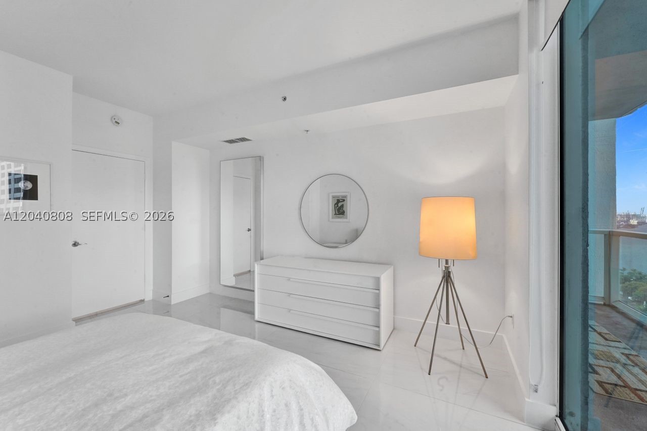 VIZCAYNE NORTH CONDO - Residential Lease