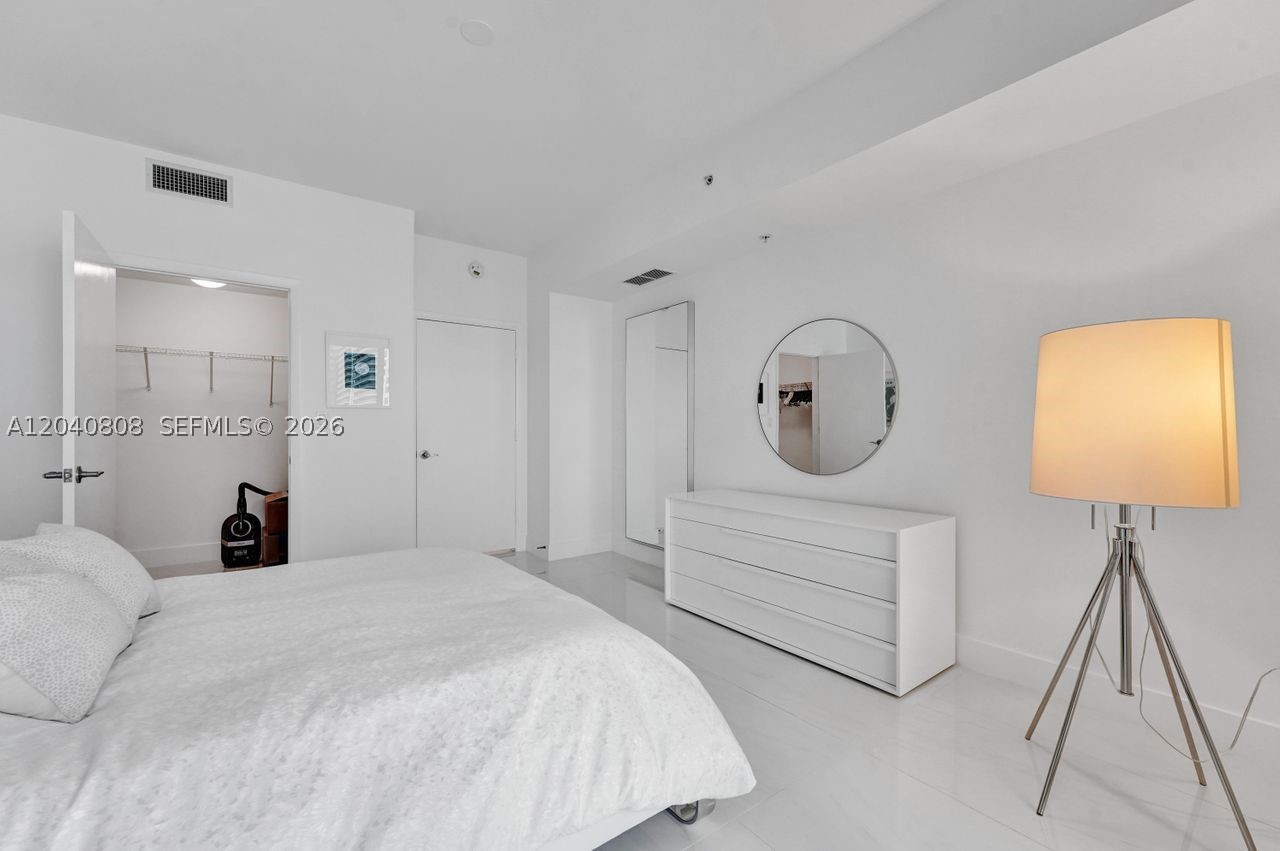 VIZCAYNE NORTH CONDO - Residential Lease