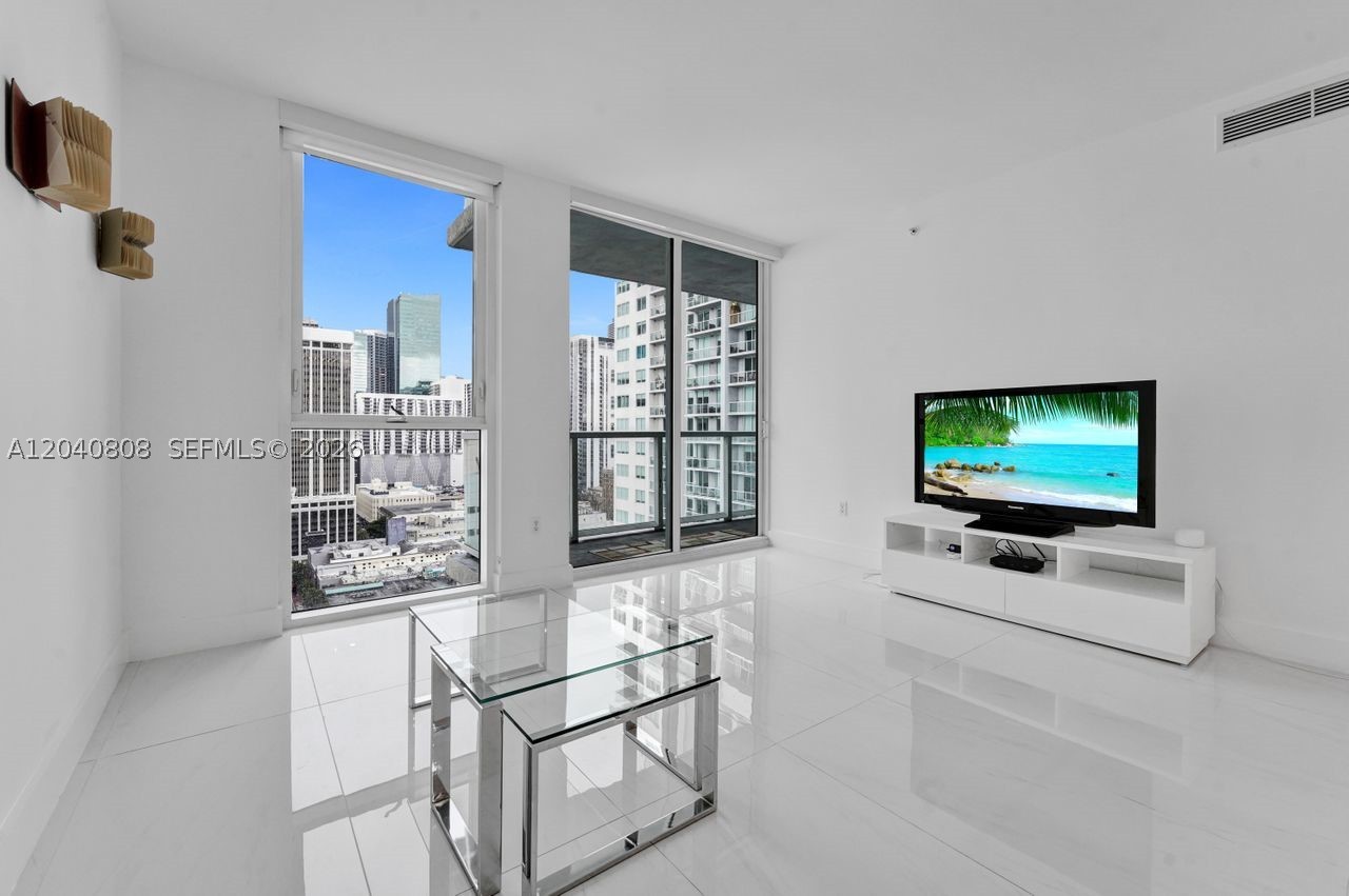VIZCAYNE NORTH CONDO - Residential Lease
