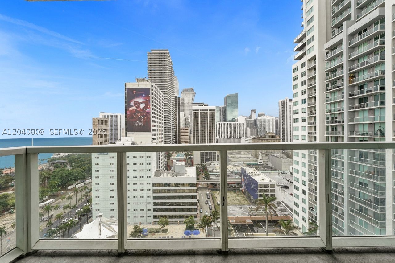 VIZCAYNE NORTH CONDO - Residential Lease