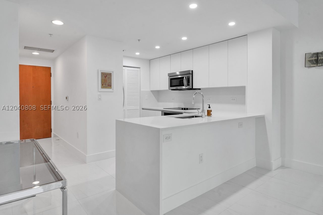VIZCAYNE NORTH CONDO - Residential Lease