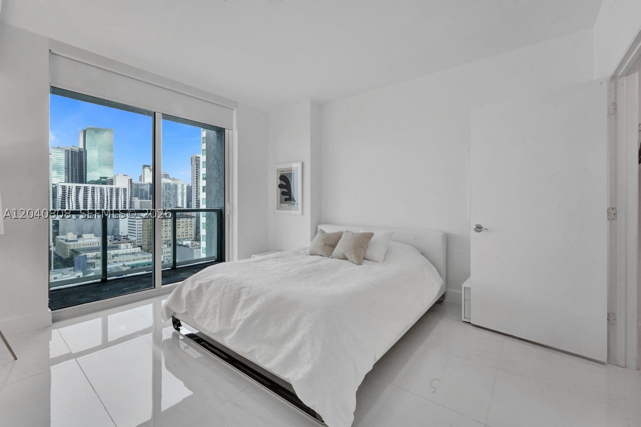 VIZCAYNE NORTH CONDO - Residential Lease