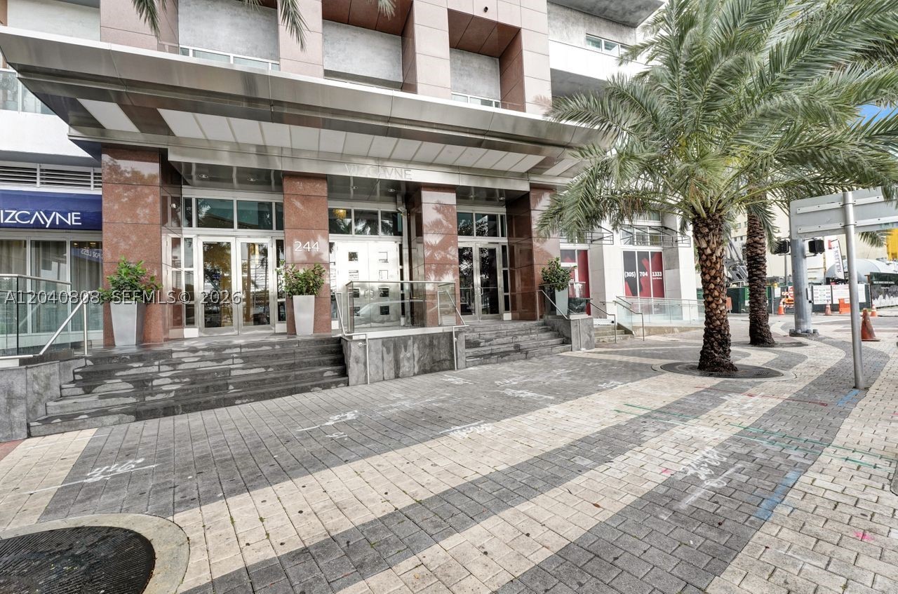 VIZCAYNE NORTH CONDO - Residential Lease