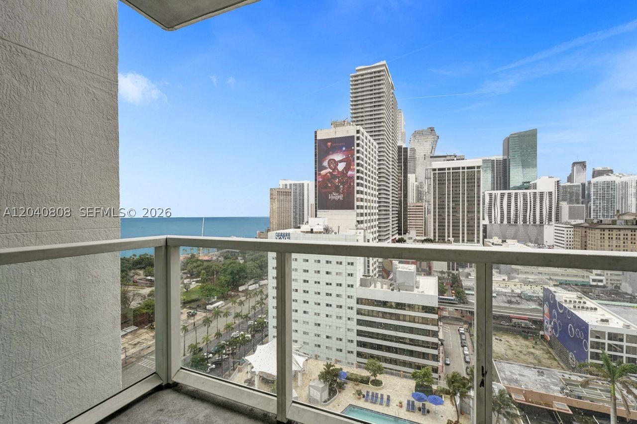 VIZCAYNE NORTH CONDO - Residential Lease