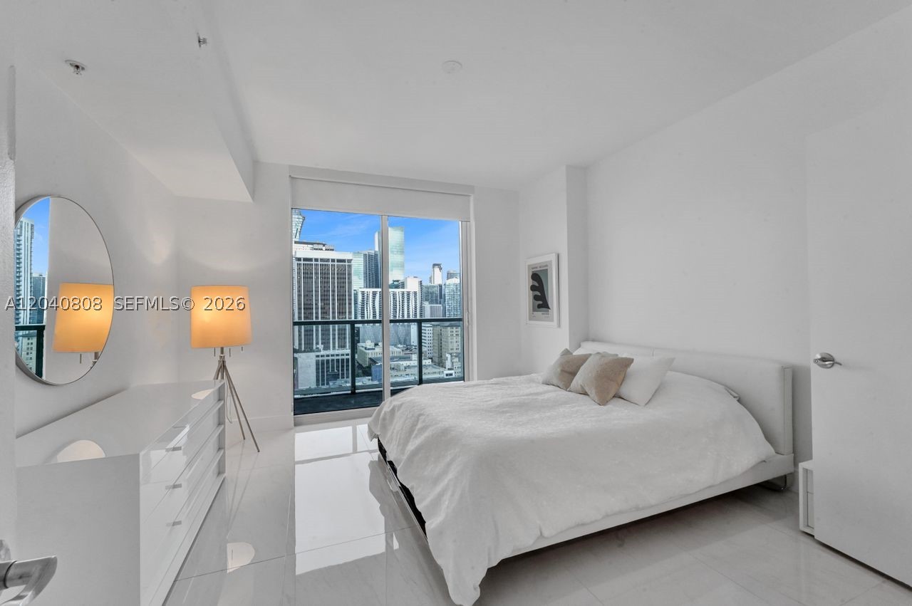 VIZCAYNE NORTH CONDO - Residential Lease