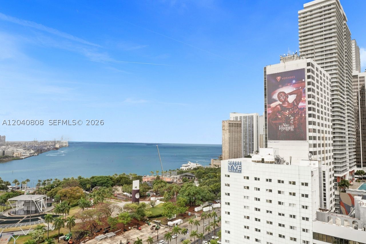 VIZCAYNE NORTH CONDO - Residential Lease