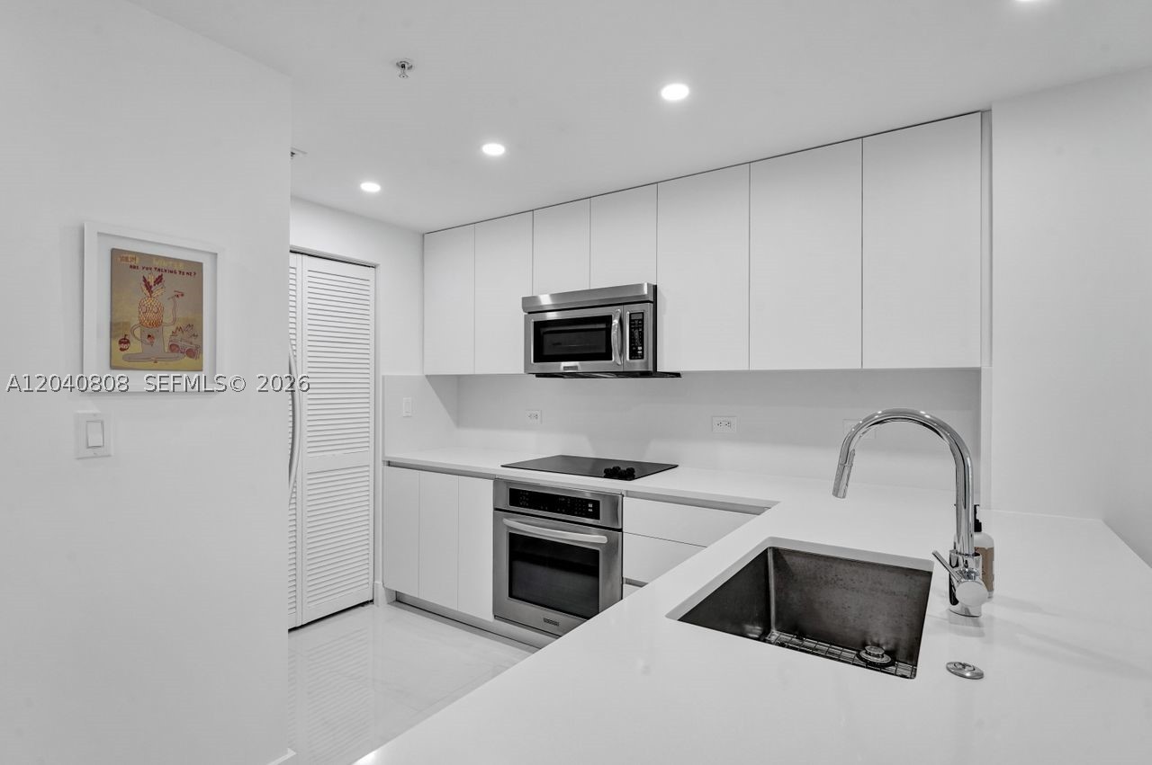 VIZCAYNE NORTH CONDO - Residential Lease