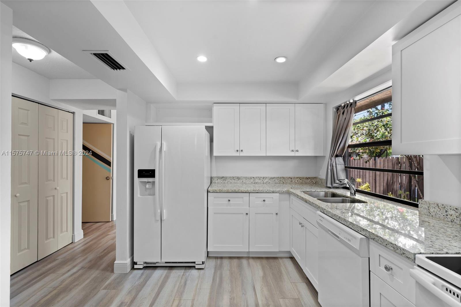 CROSSINGS VILG HOMES COND - Residential