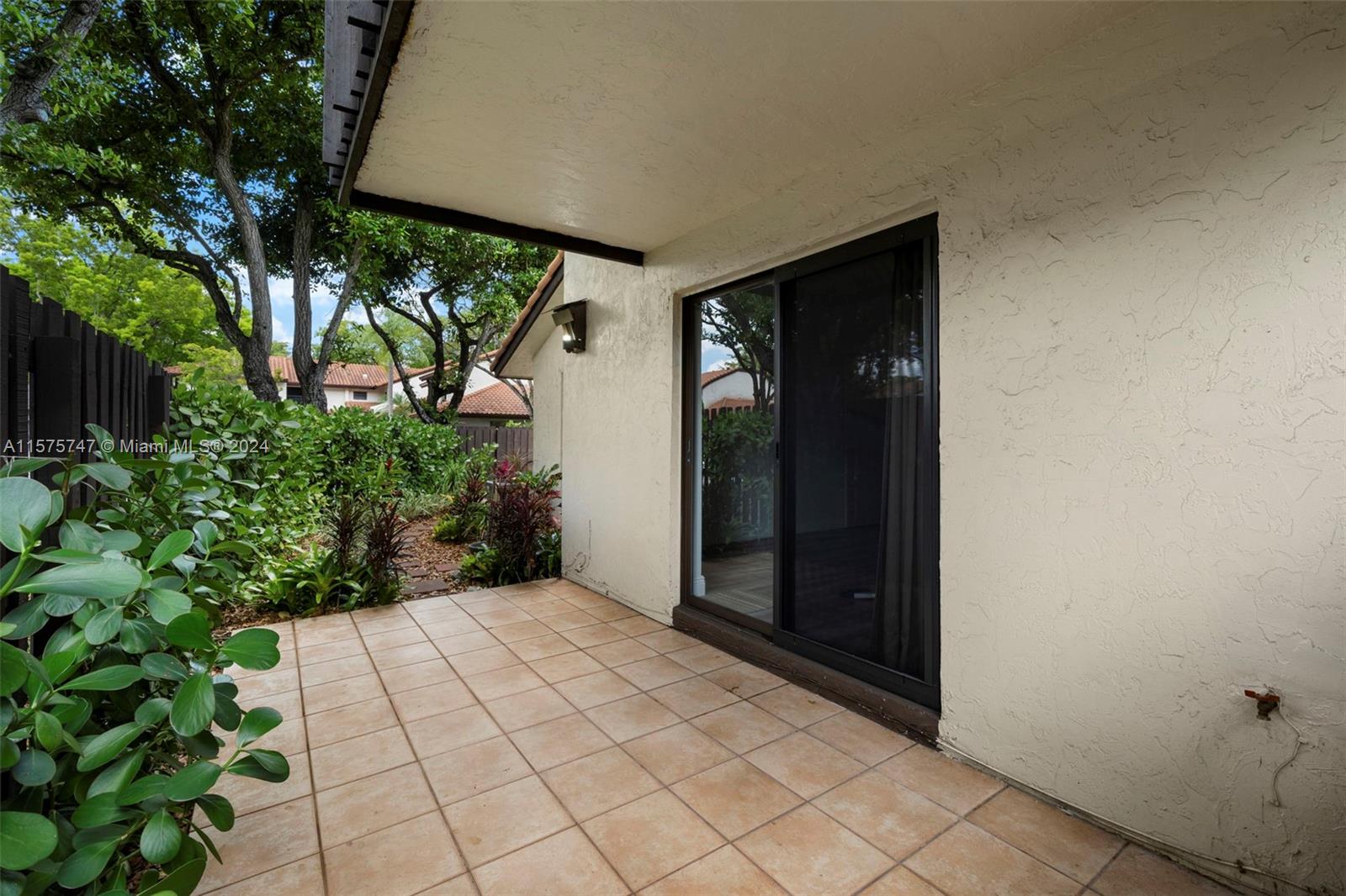 CROSSINGS VILG HOMES COND - Residential
