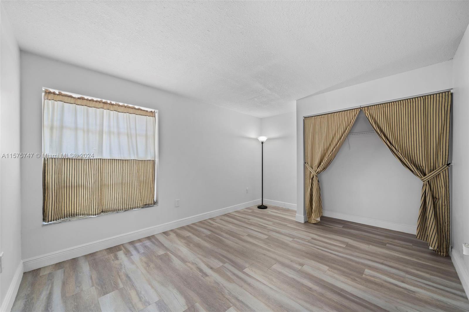CROSSINGS VILG HOMES COND - Residential