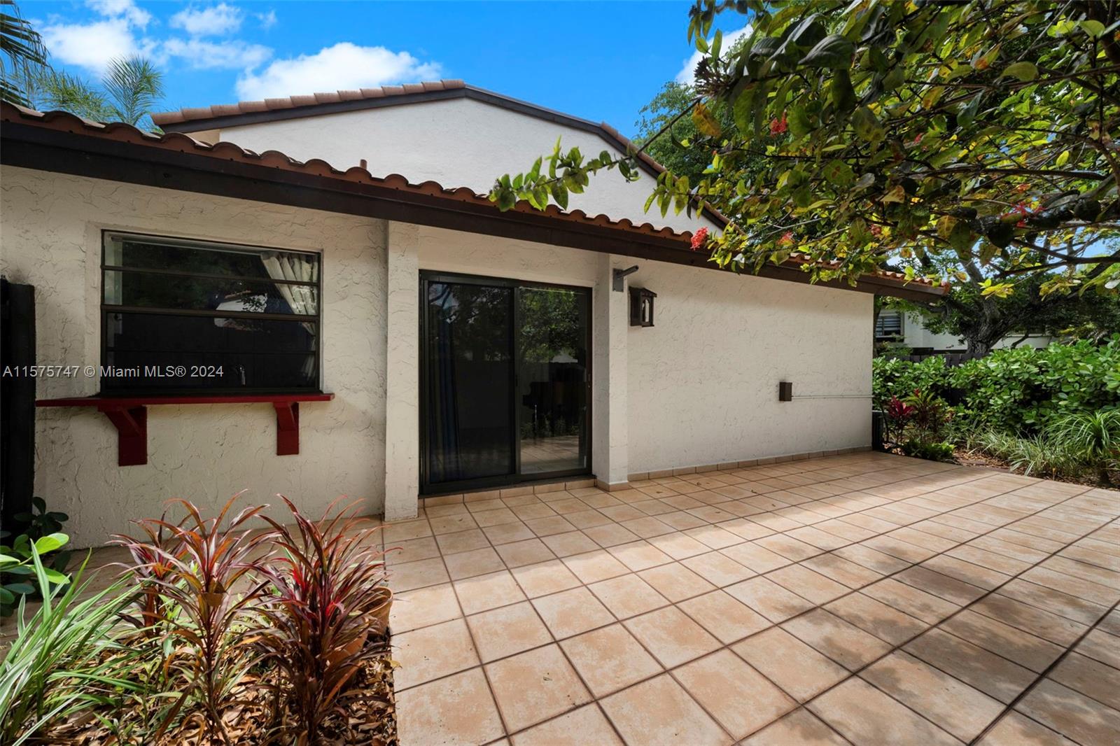 CROSSINGS VILG HOMES COND - Residential
