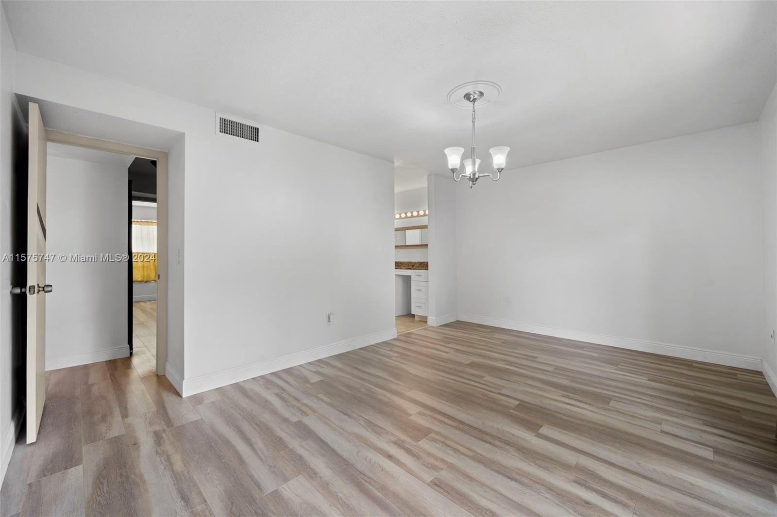CROSSINGS VILG HOMES COND - Residential