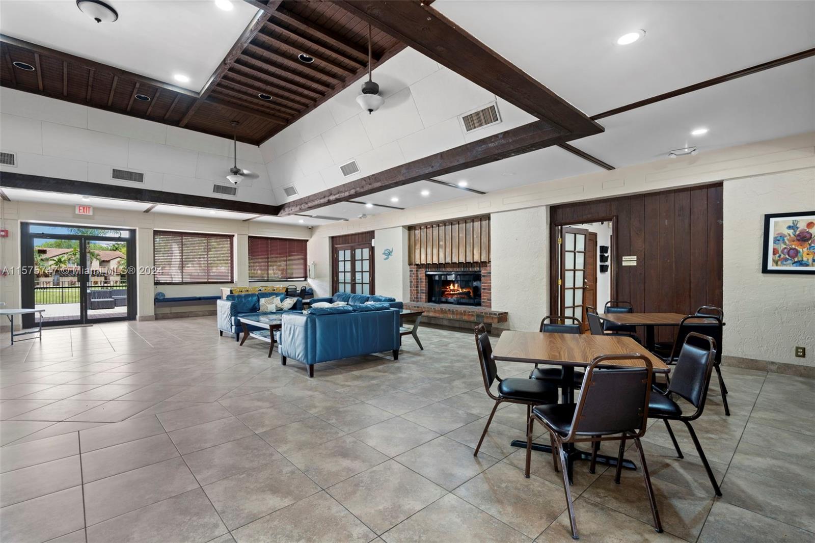 CROSSINGS VILG HOMES COND - Residential