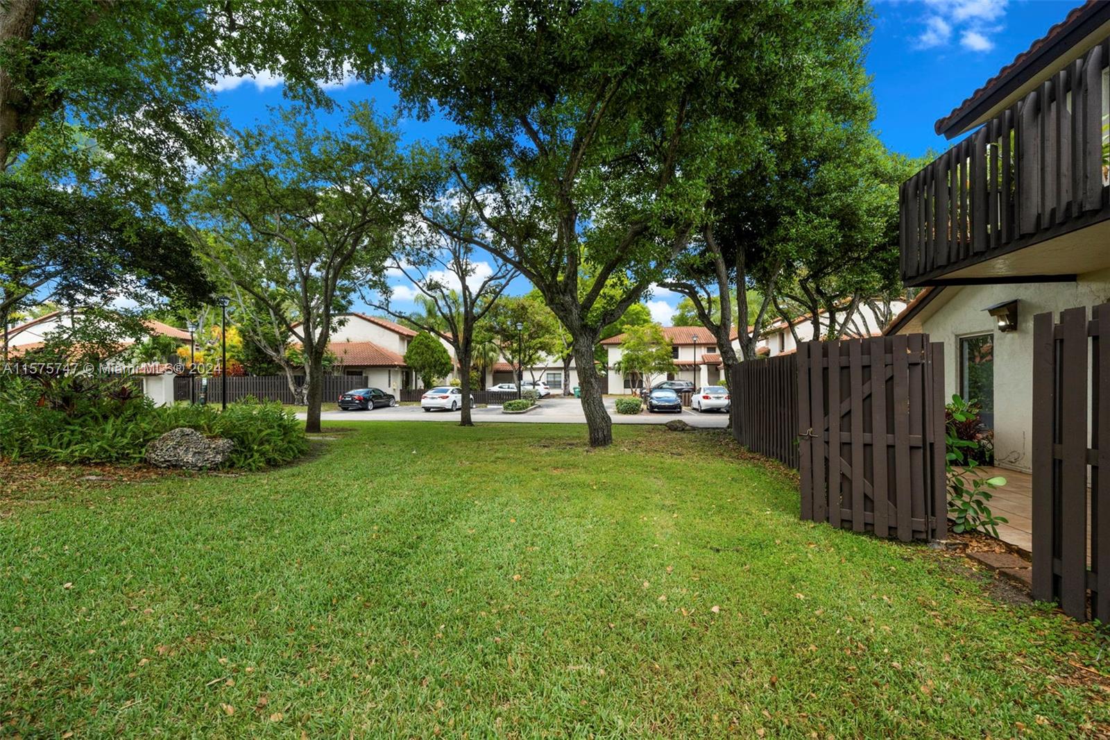 CROSSINGS VILG HOMES COND - Residential