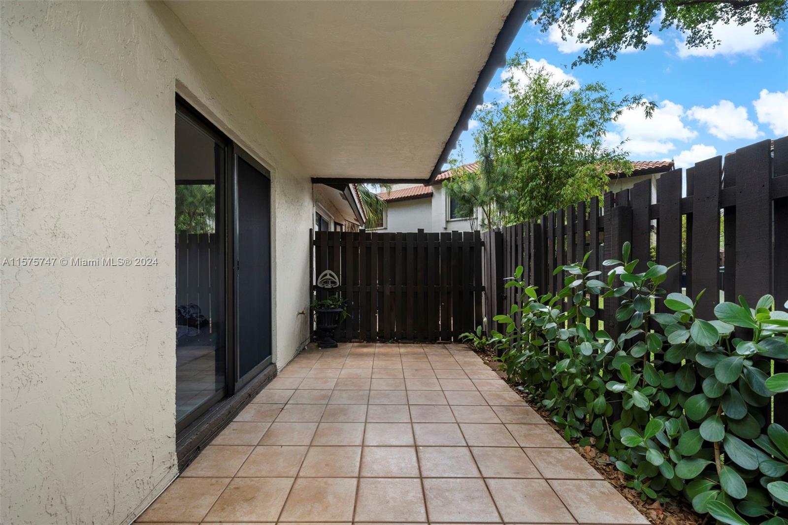 CROSSINGS VILG HOMES COND - Residential