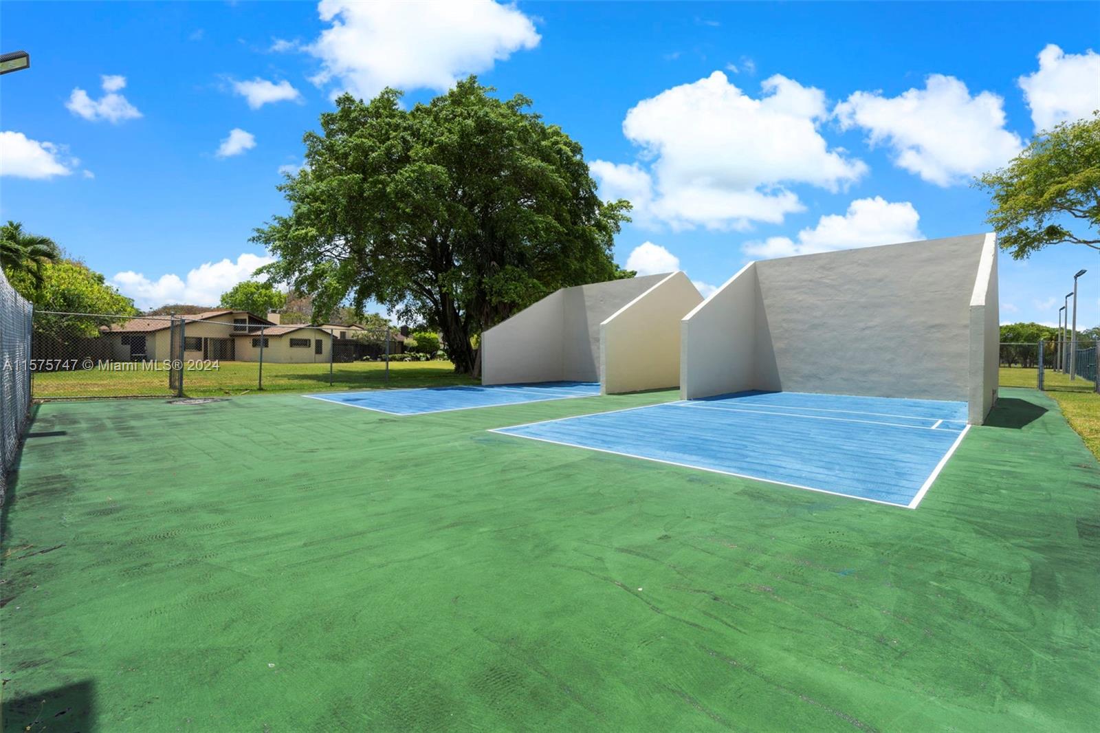 CROSSINGS VILG HOMES COND - Residential