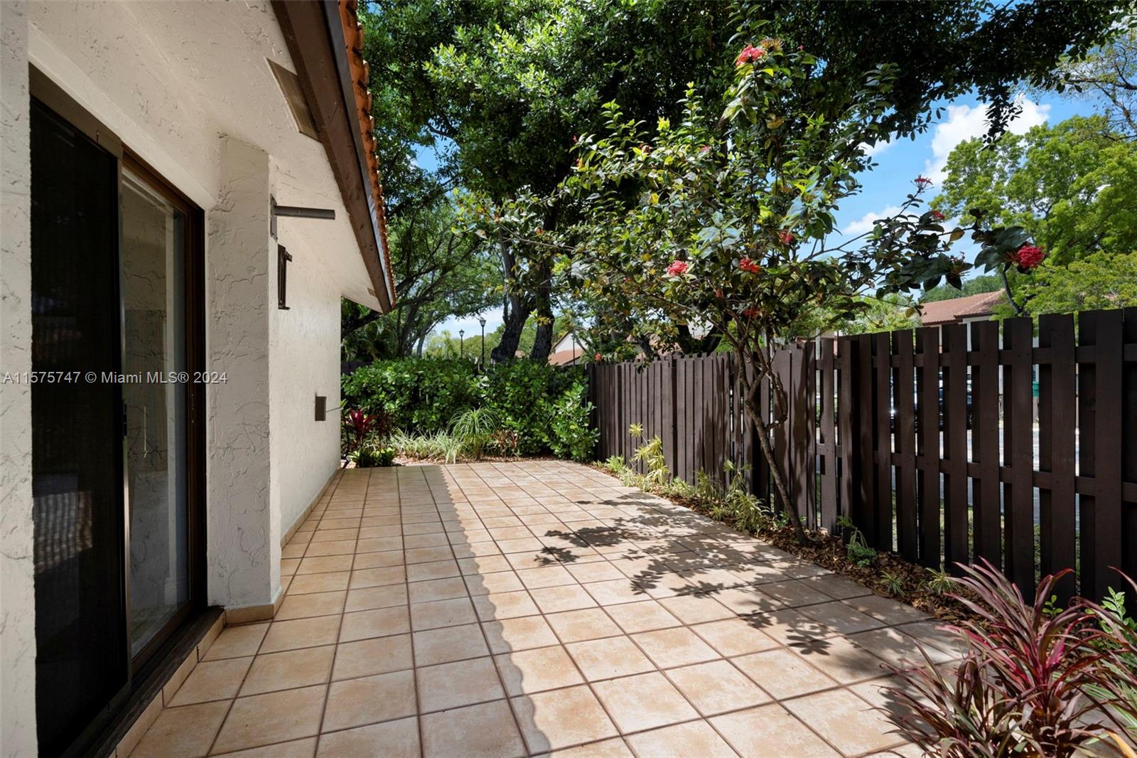CROSSINGS VILG HOMES COND - Residential