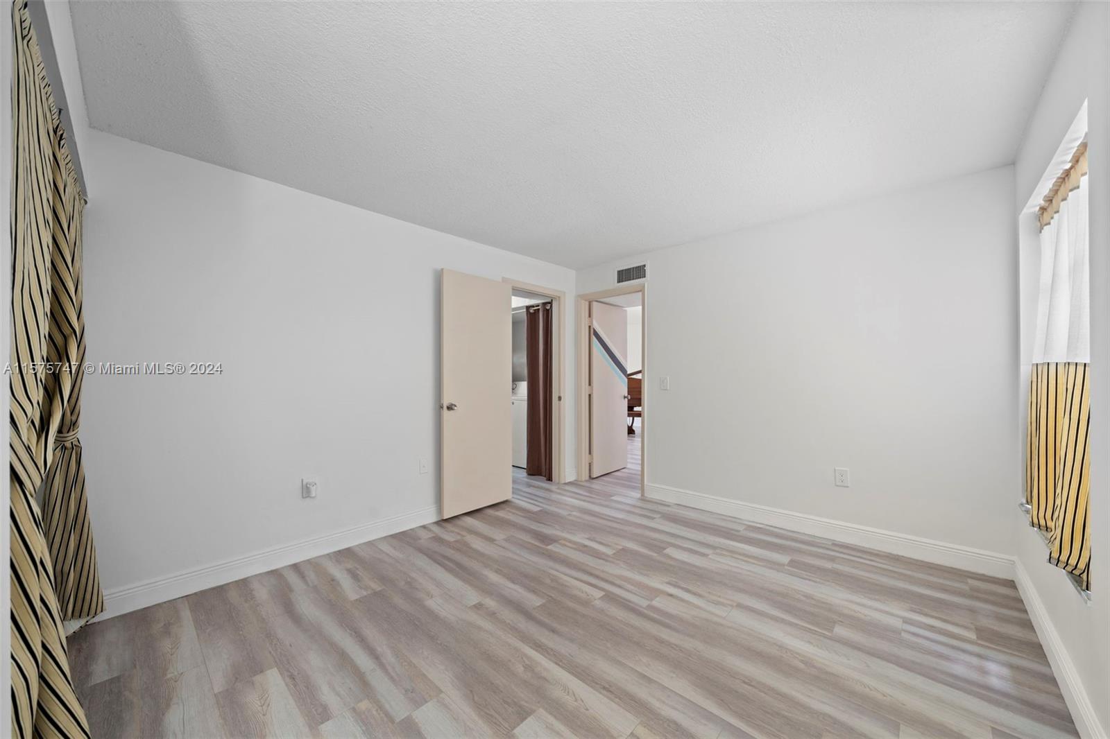 CROSSINGS VILG HOMES COND - Residential
