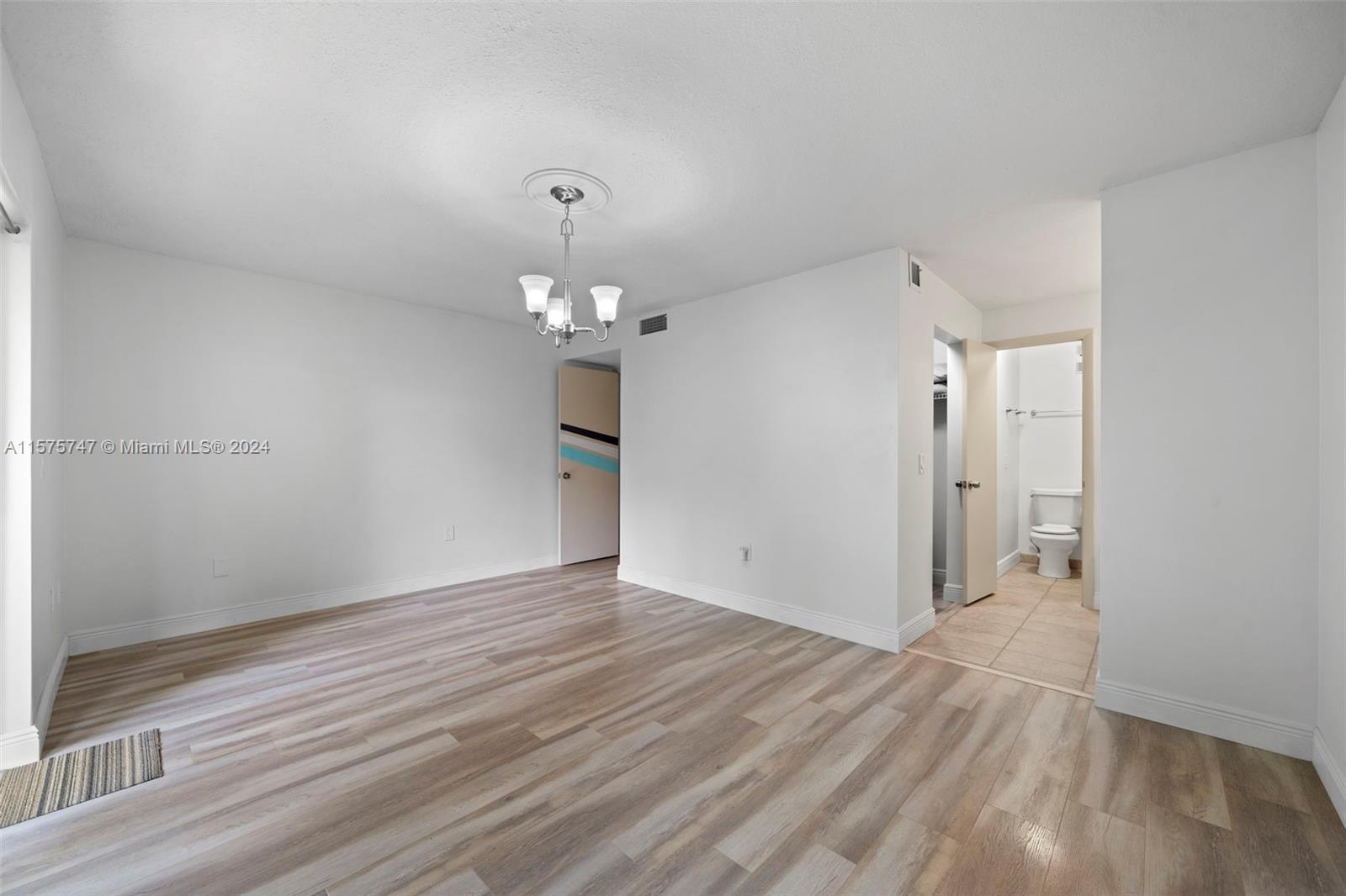 CROSSINGS VILG HOMES COND - Residential