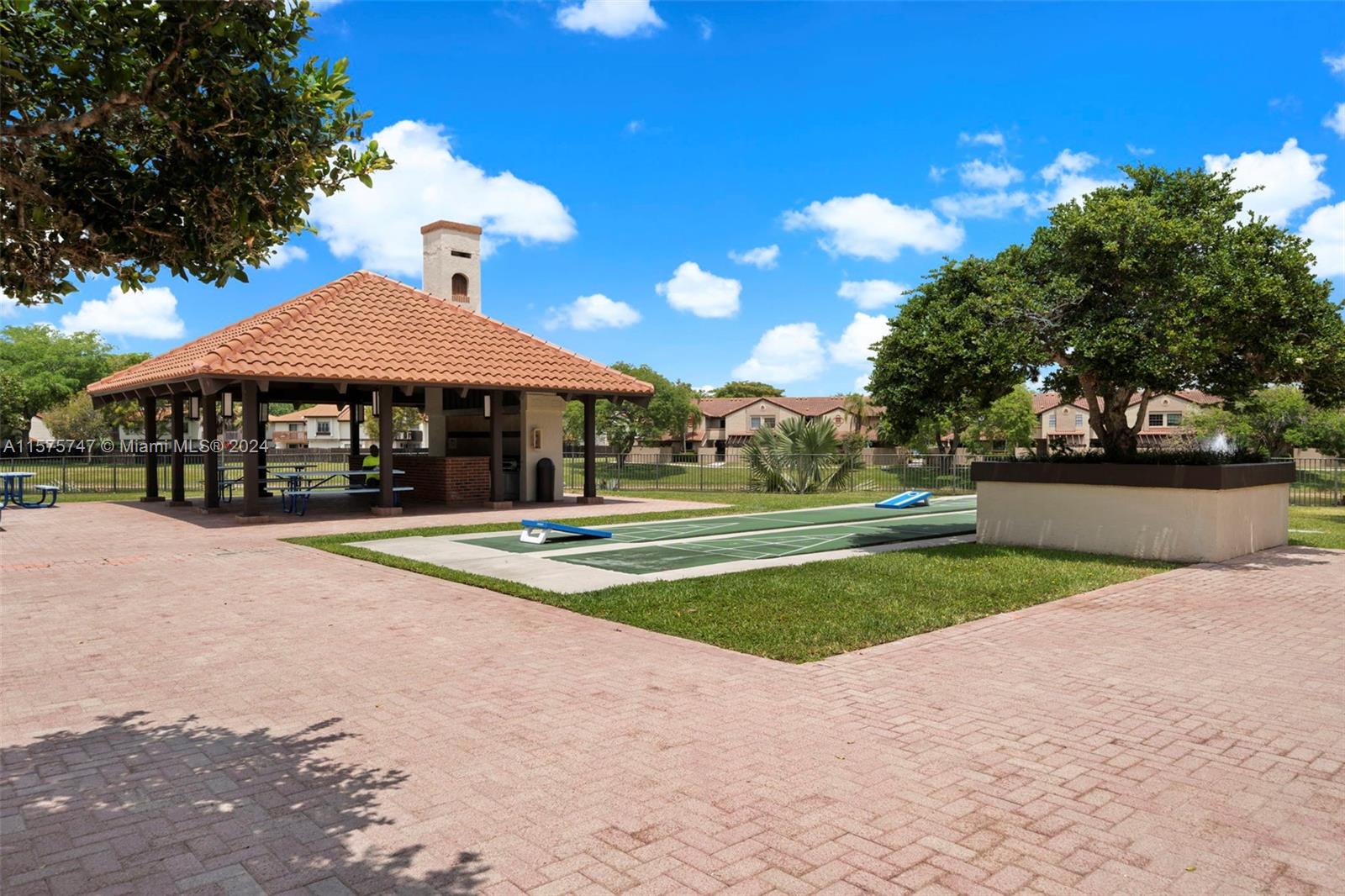 CROSSINGS VILG HOMES COND - Residential