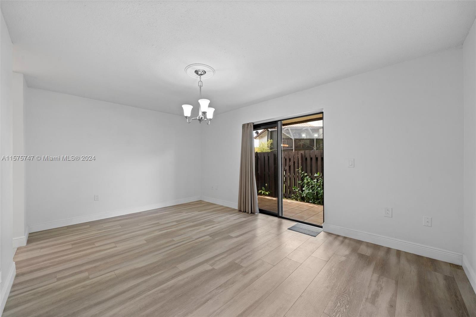 CROSSINGS VILG HOMES COND - Residential