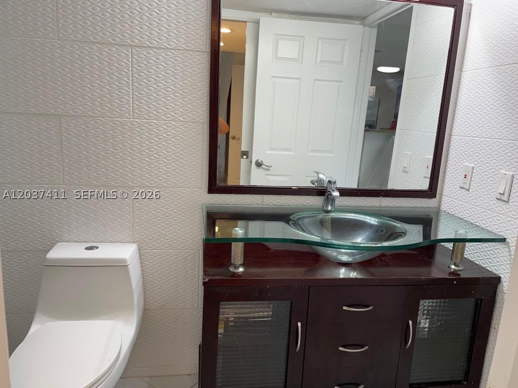 PEPPERMILL KENDALE LKS W - Residential Lease