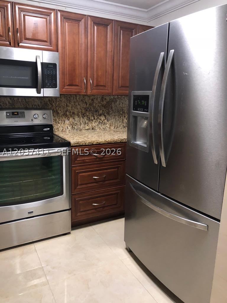 PEPPERMILL KENDALE LKS W - Residential Lease