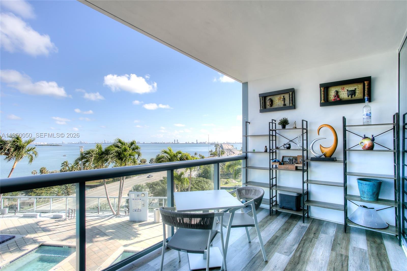 BLUE CONDO - Residential