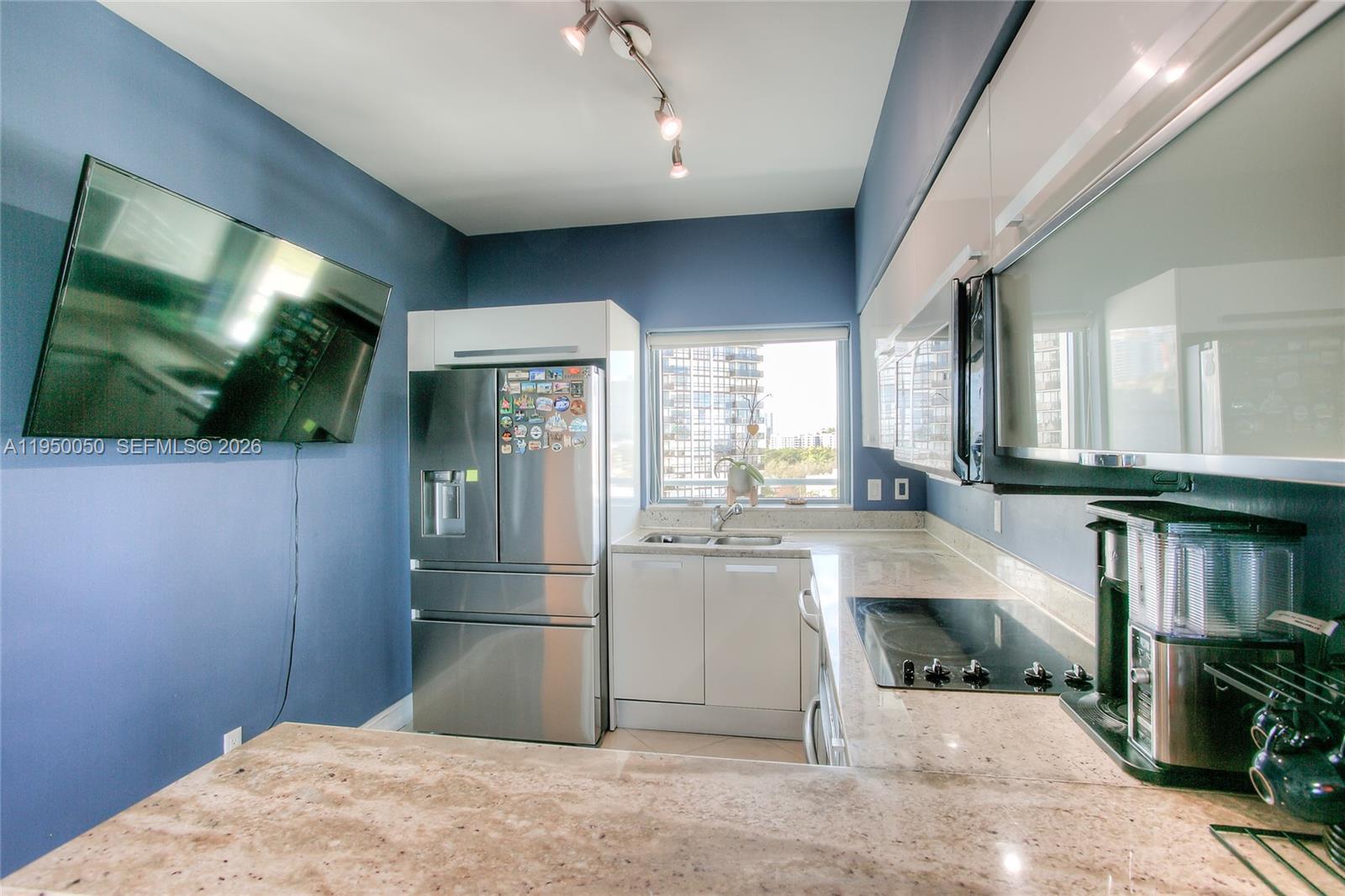 BLUE CONDO - Residential