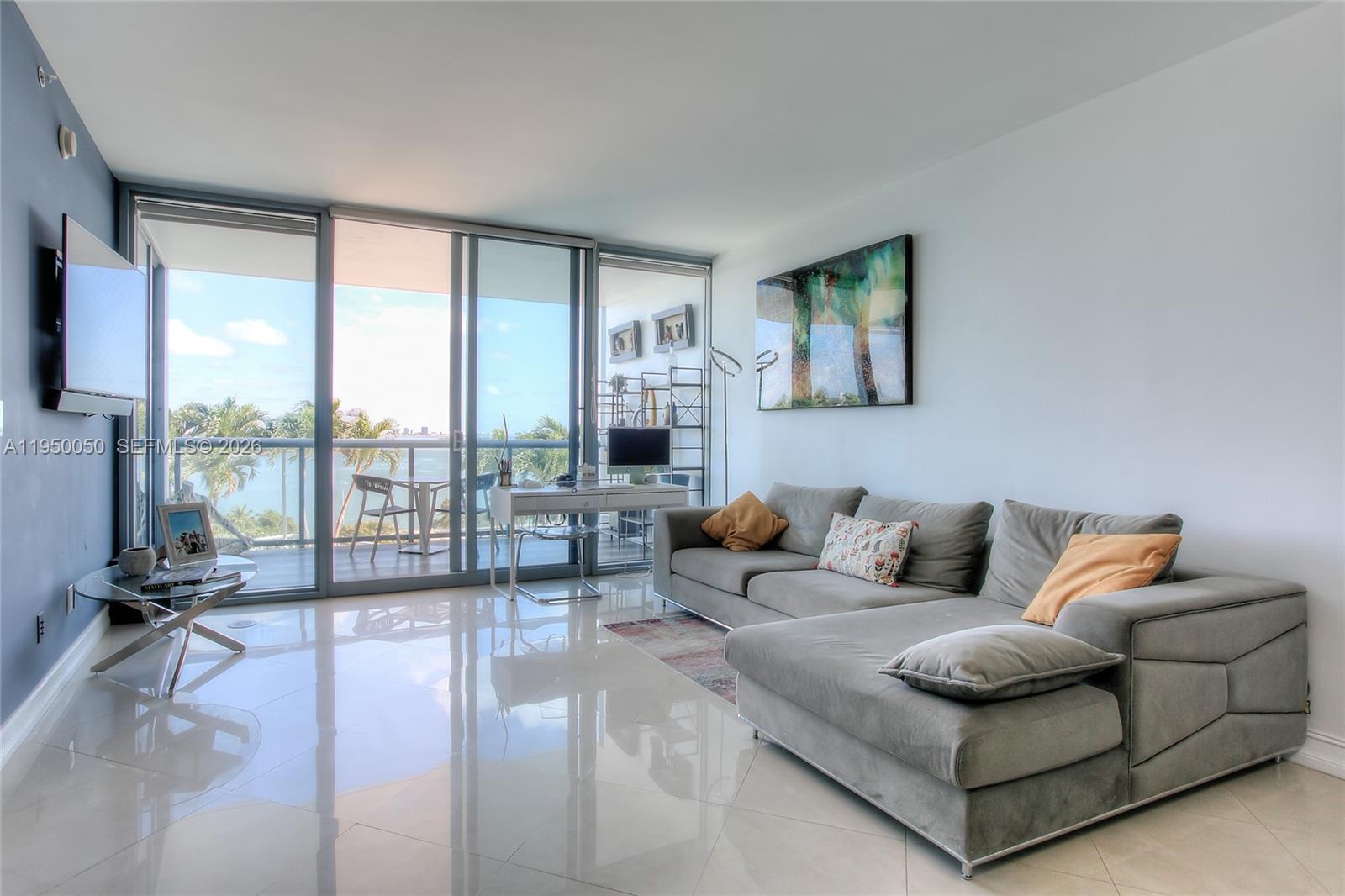 BLUE CONDO - Residential