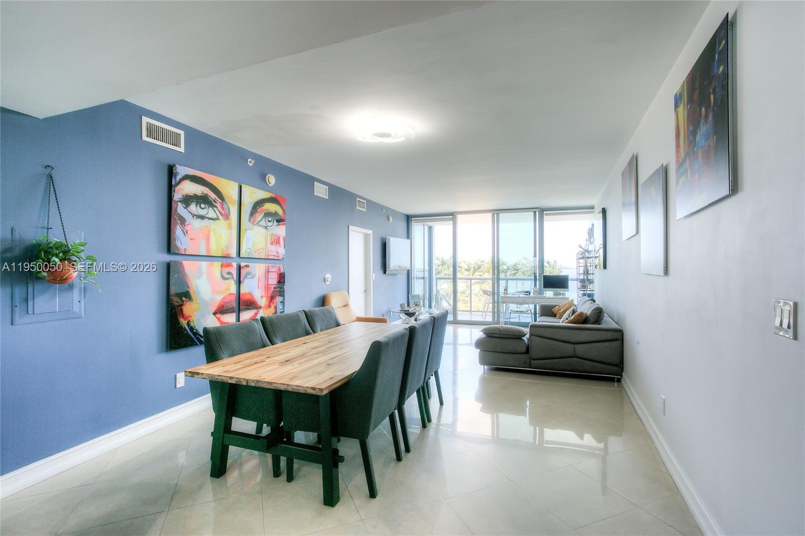BLUE CONDO - Residential