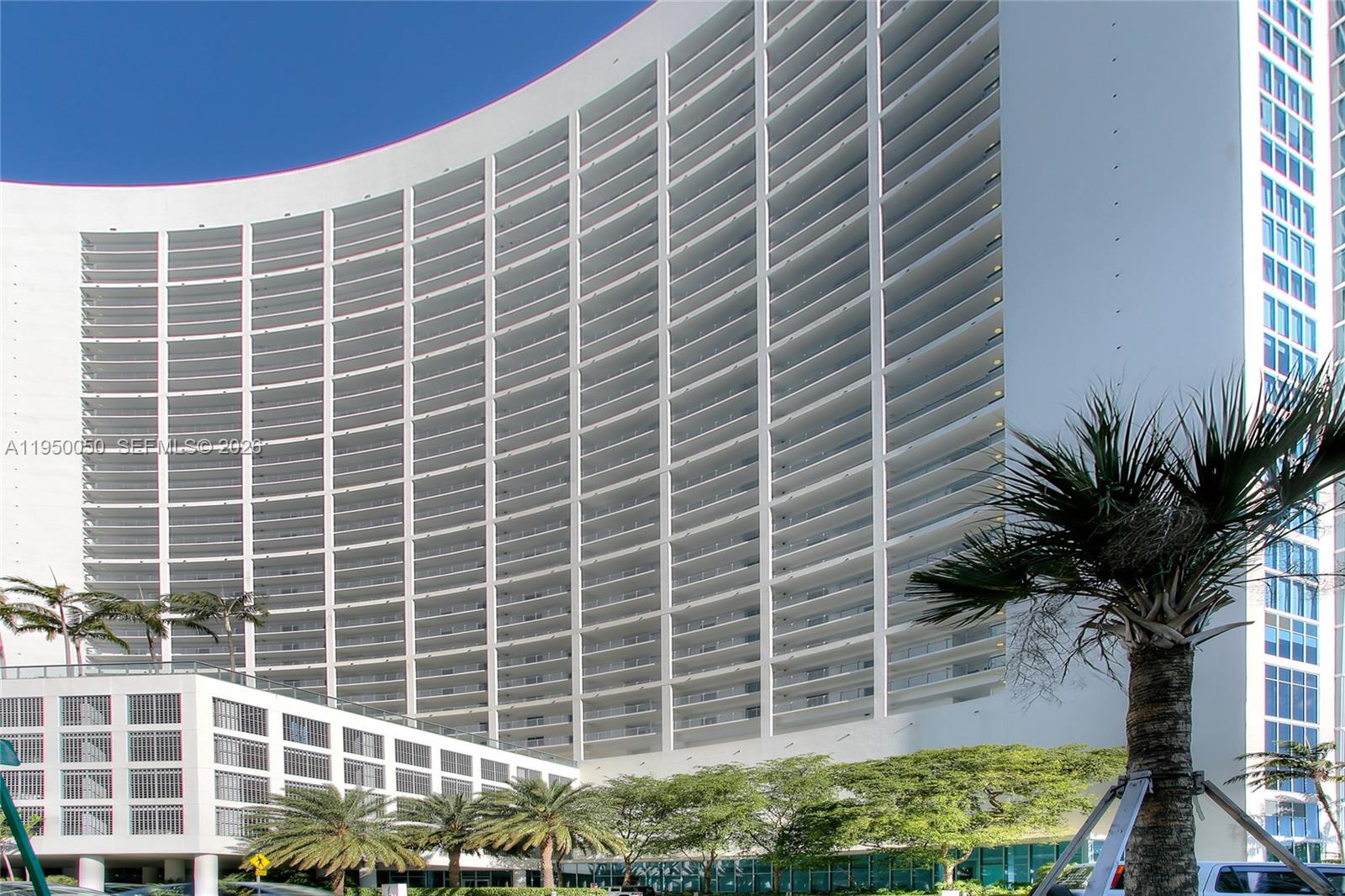 Beautiful and spacious 2-bedroom, 2.5-bath condo offering breathtaking views of Biscayne Bay. This modern unit features an open-concept layout with a large living area filled with natural light, sleek finishes, and in-unit washer and dryer. Enjoy stunning bay views right from your living room! Resort-style amenities include valet service, a luxurious pool, sauna, hot tub, cold plunge, state-of-the-art fitness center, and more. Don’t miss this opportunity to experience waterfront living at its finest in a full-service building!