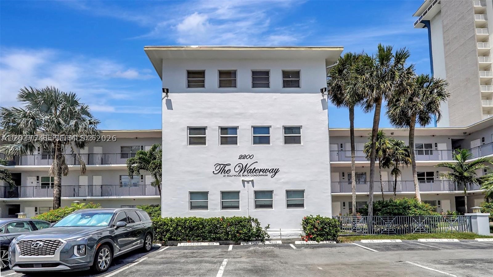 WATERWAY @ HOLLYWOOD BEAC - Residential