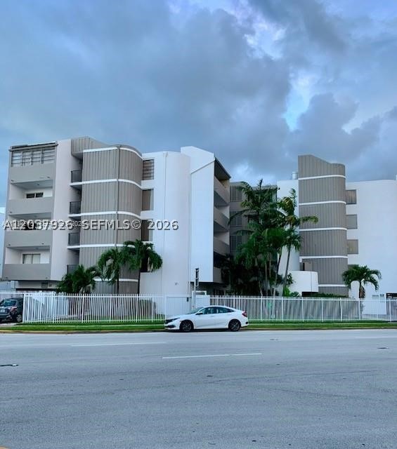 Well located  1/ bed 1 bath condo in Miami Beach featuring a private entrance and updated bathroom. Unit is in good condition and offers convenient access to nearby restaurants and tennis courts. Shuttle and public bus service are available directly in from of the building, providing easy transportation to South Beach. Great opportunity too enjoy comfortable living in a prime location.