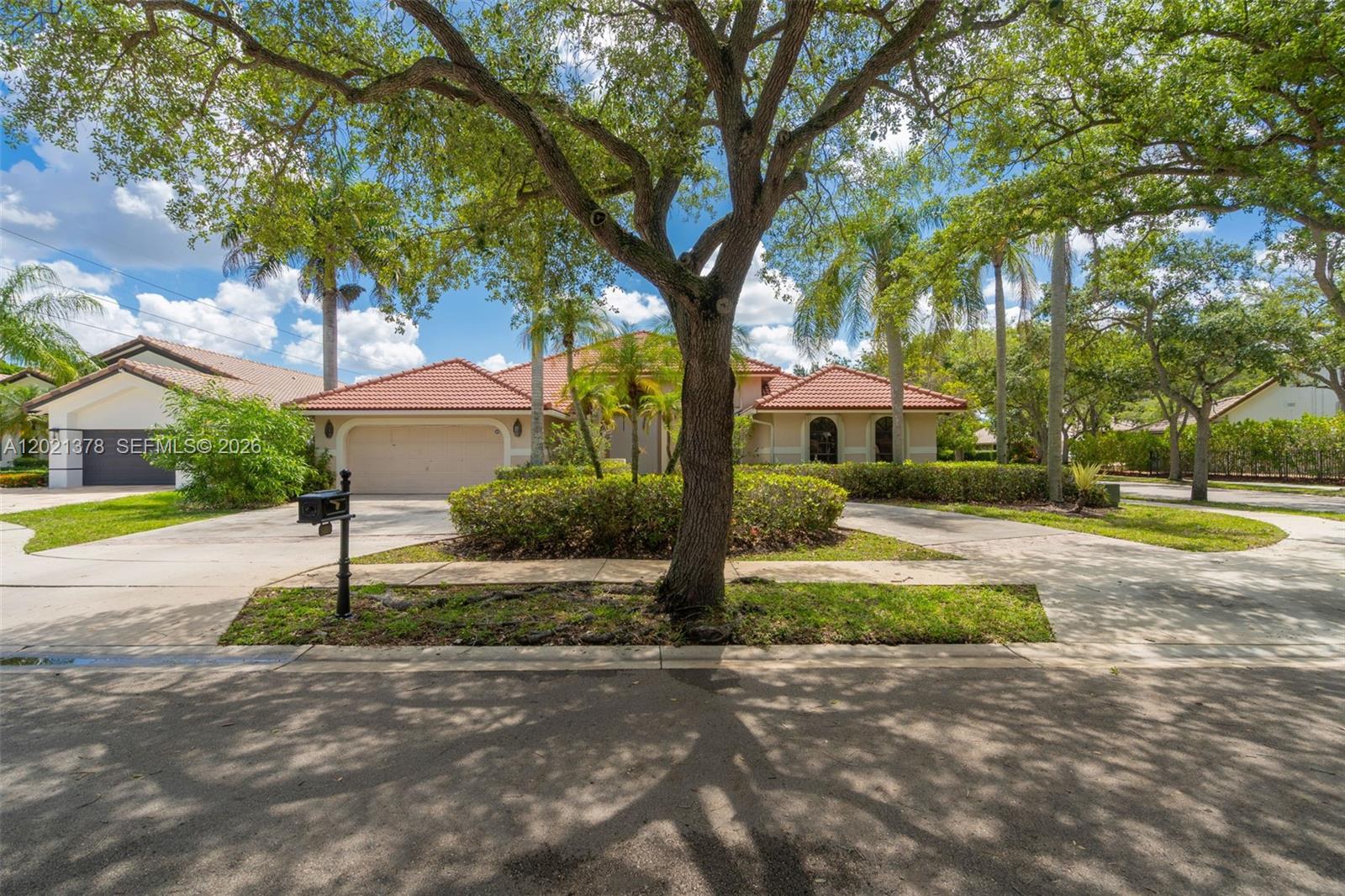 COUNTRY ISLES - Residential