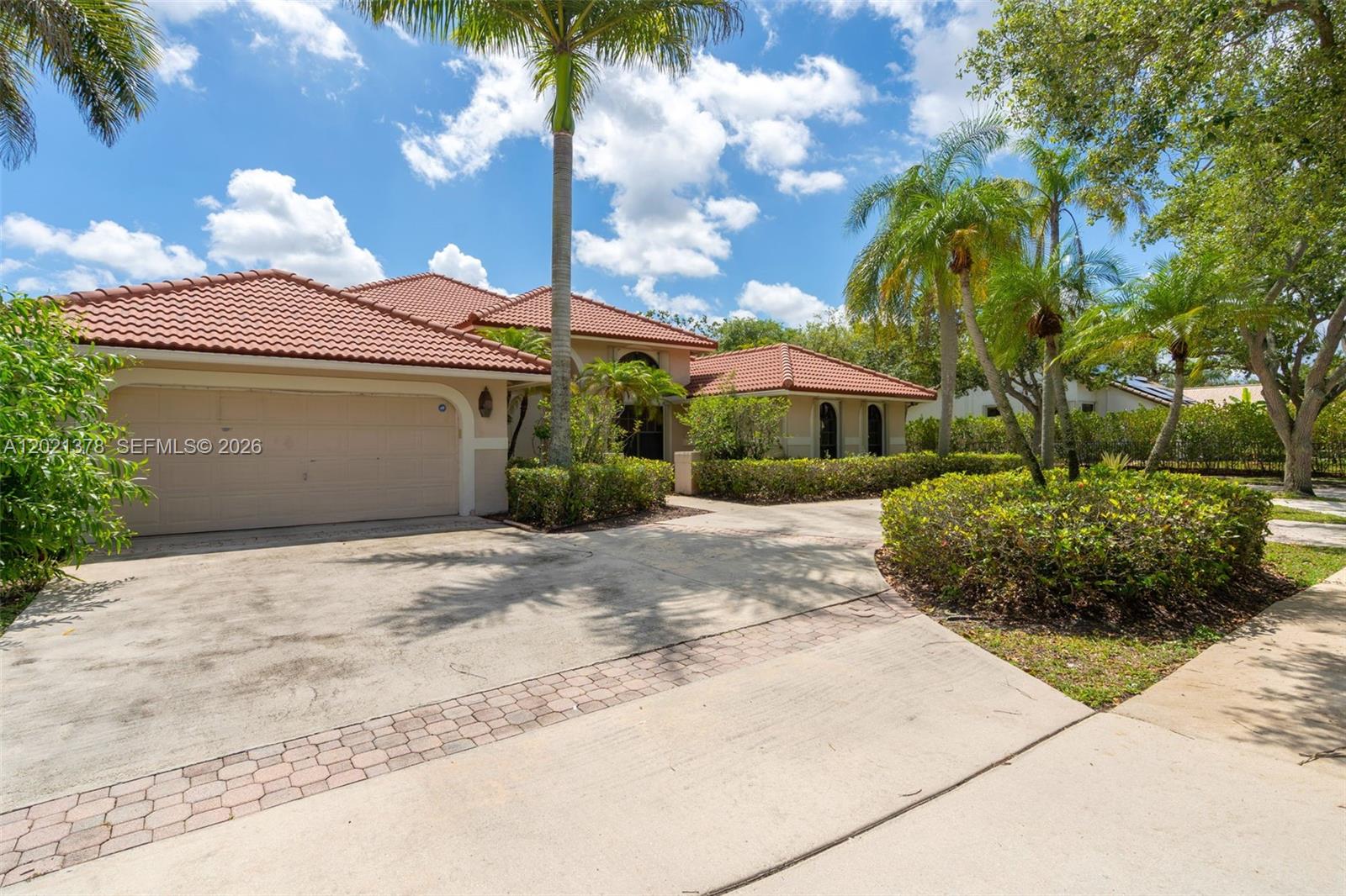 COUNTRY ISLES - Residential