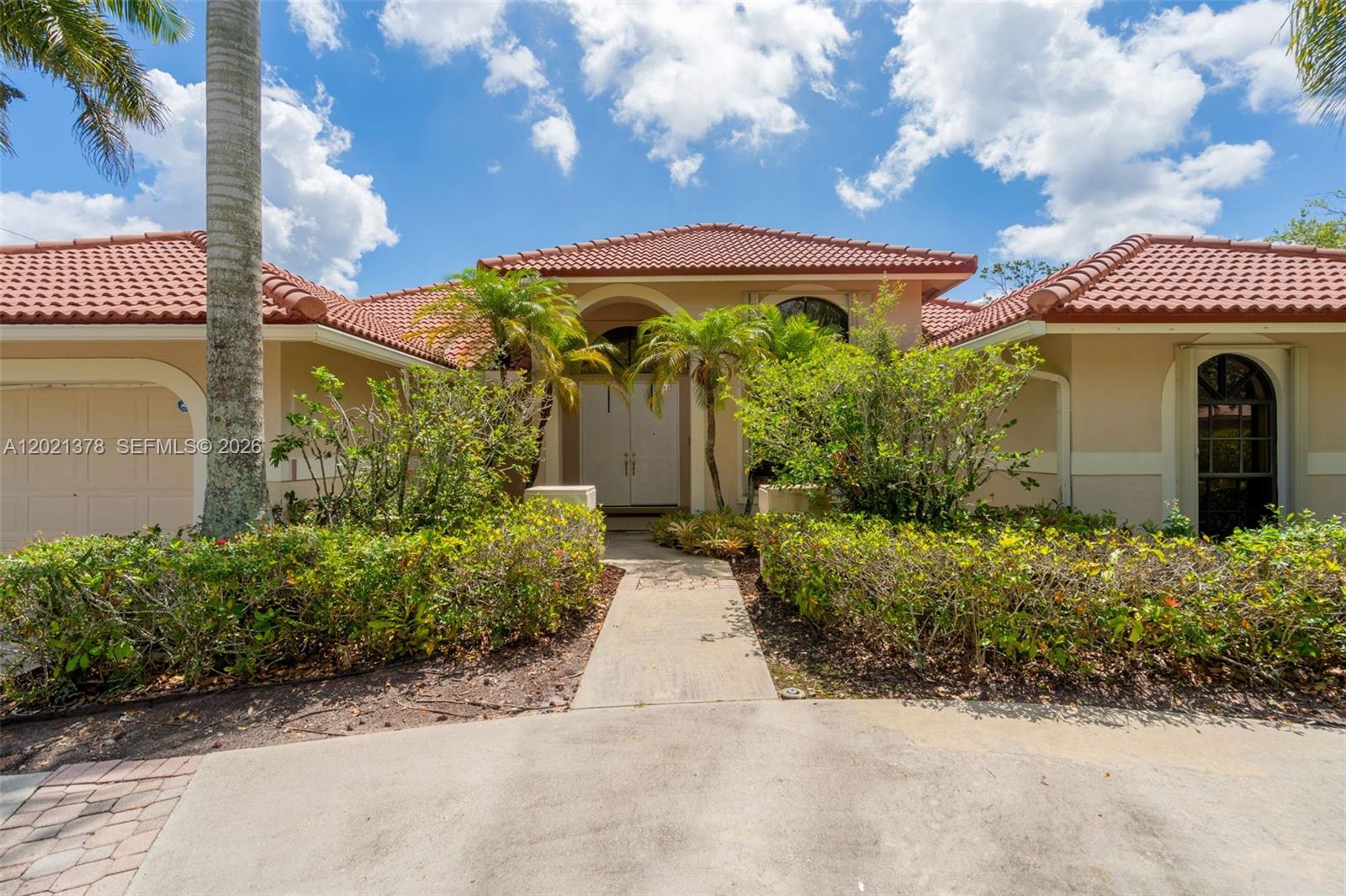 COUNTRY ISLES - Residential