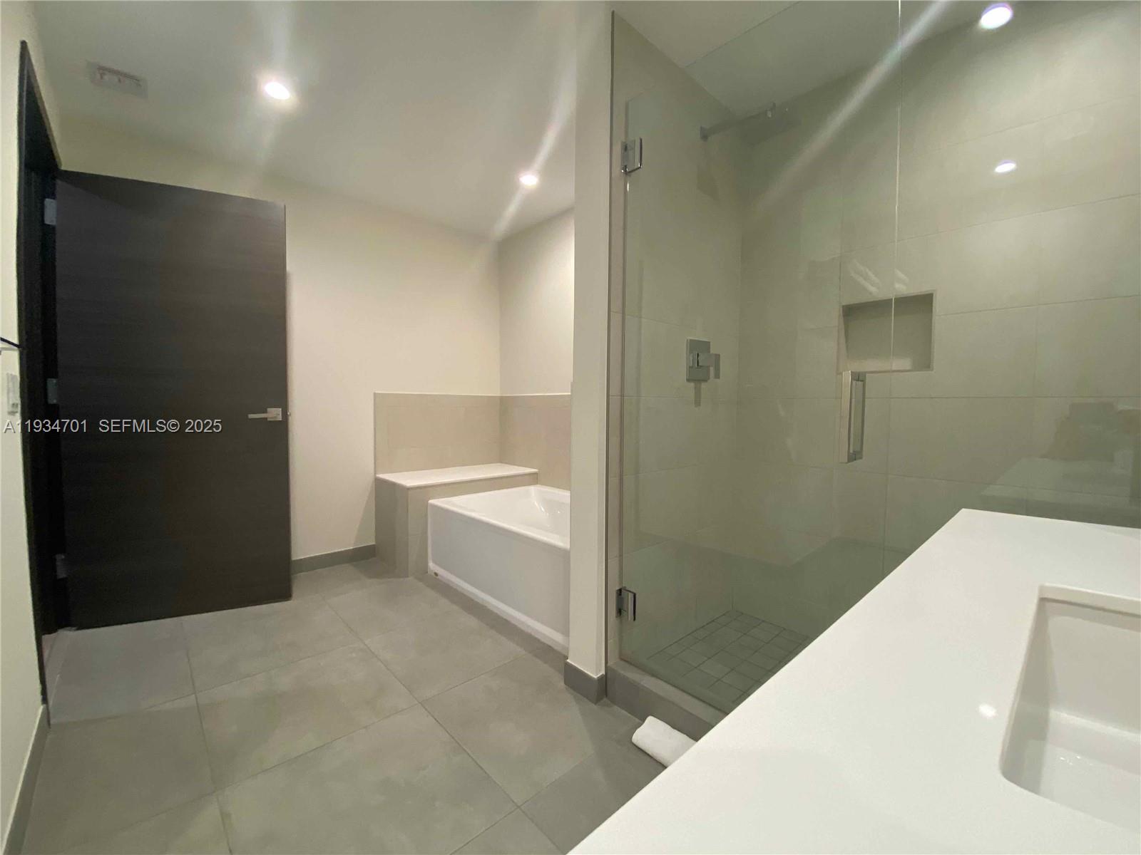 COSTA HOLLYWOOD CONDO - Residential