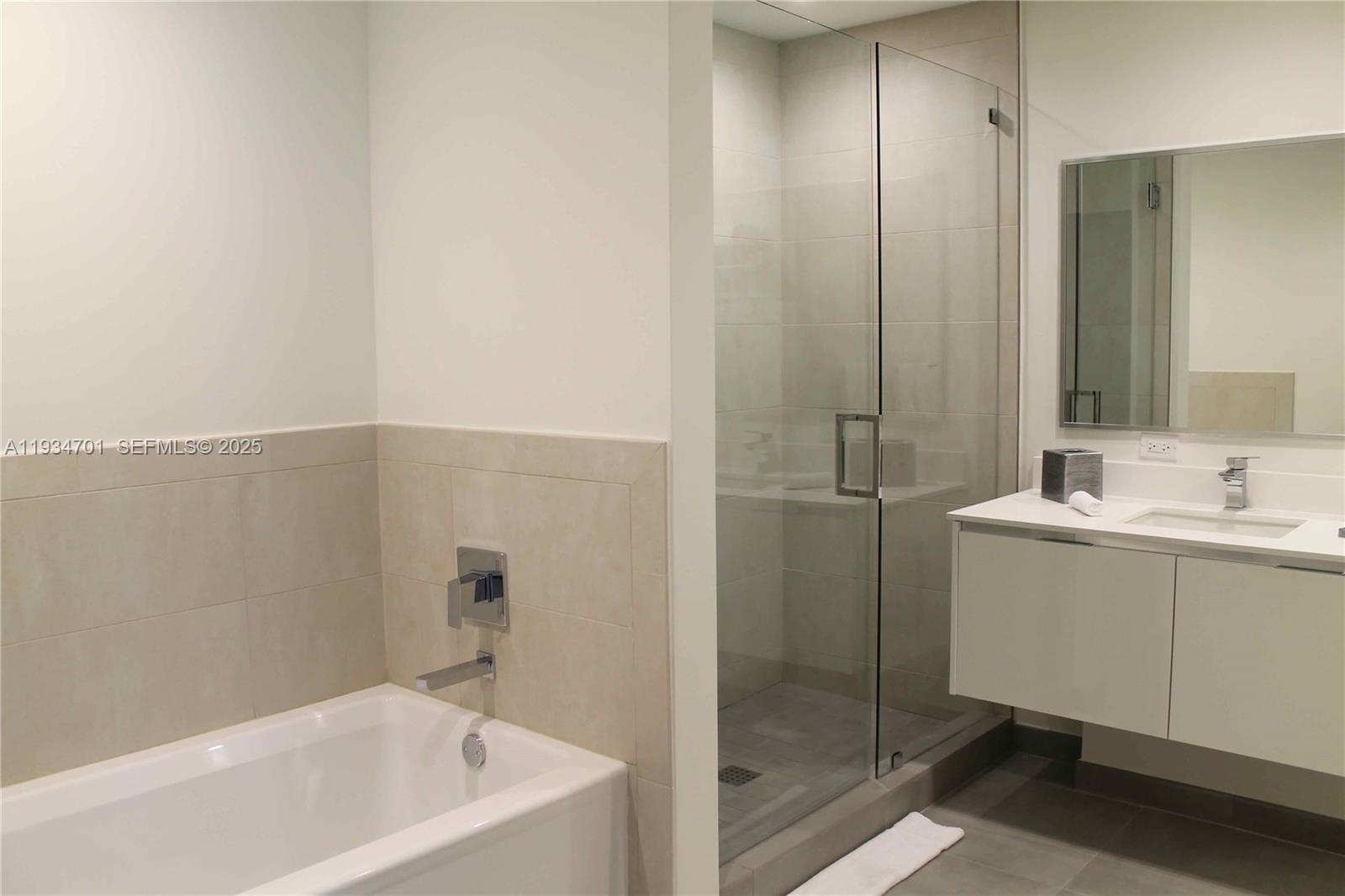 COSTA HOLLYWOOD CONDO - Residential