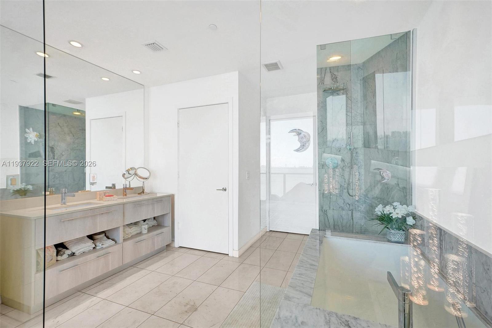 GRAN PARAISO CONDO - Residential